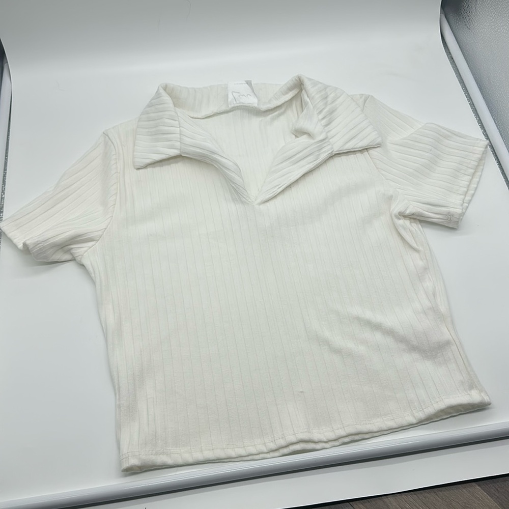 White collared Tshirt